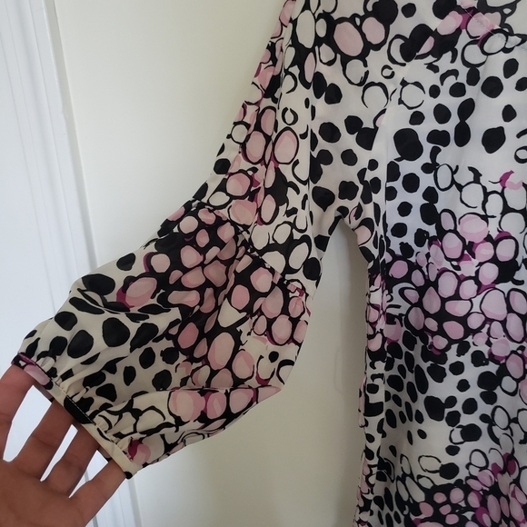 BCBGMaxazria Patterned Top With Puff Sleeves - Picture 3 of 8